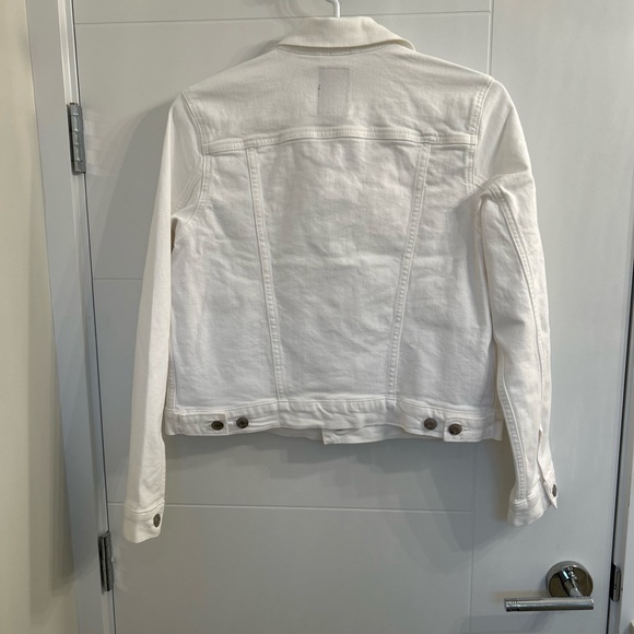 NWOT The Gap White Jean Jacket. Size S. Perfect Condition - Picture 3 of 3